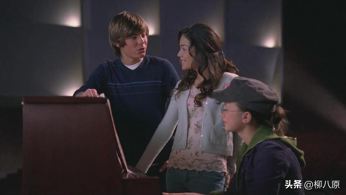 美国影片《歌舞青春》以青春为主线表达了什么？