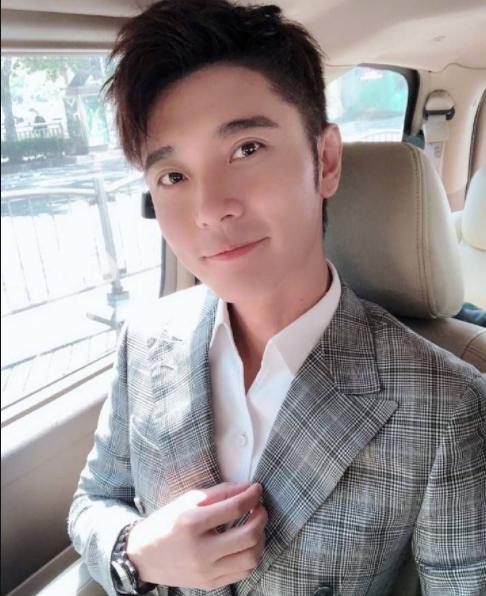 张丹峰洪欣风波后首次合体亮相,张丹峰怀柔拍戏