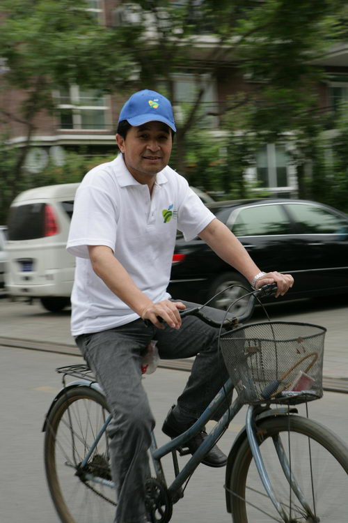 64岁毕福剑，也走到了今天，如此“落魄”