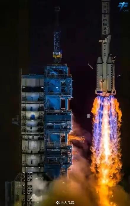 观神舟飞天咏中国足球三首