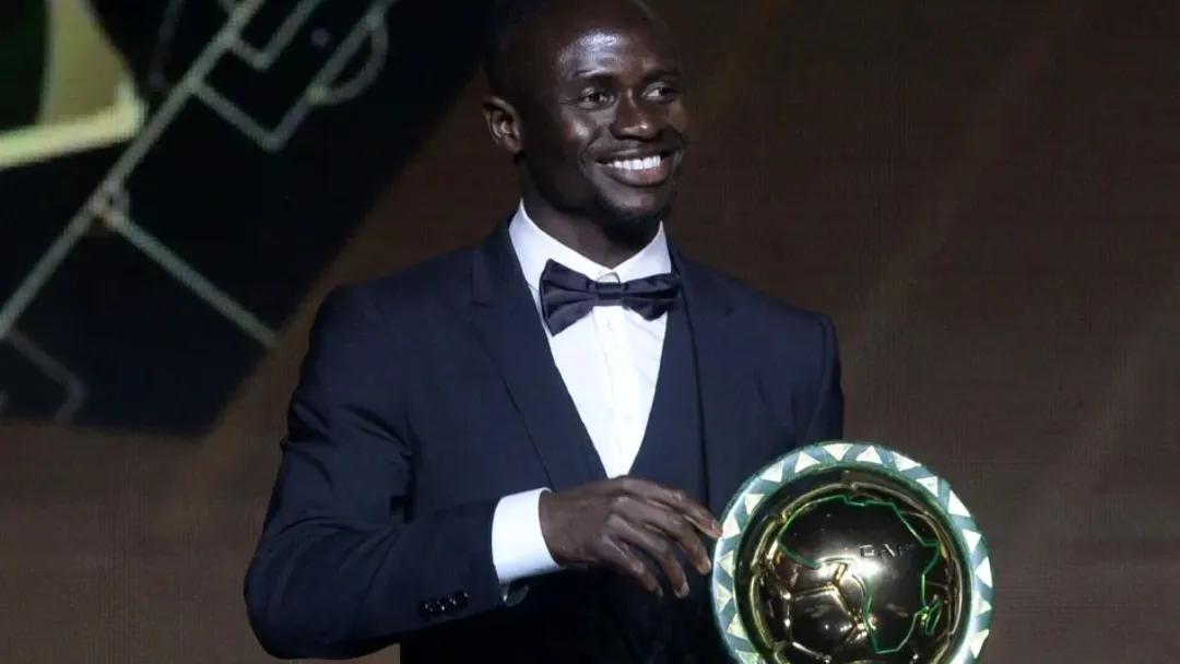 萨迪奥马内十个震撼进球,足球传奇人物马拉多纳