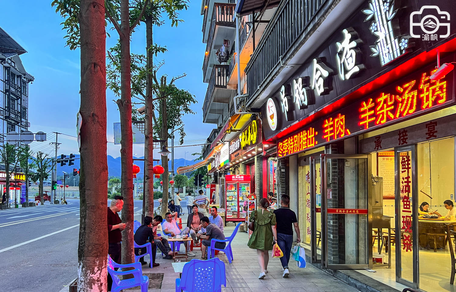 土家族的吊锅大餐，30几道菜随便吃、无限续，人均竟然只要30元