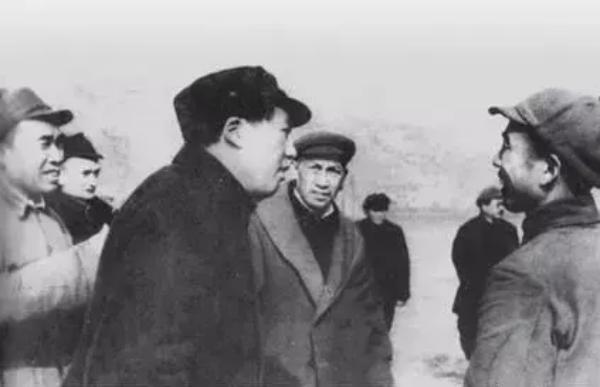 59年*震王**称彭德怀为民族英雄，毛主席得知后说：*震王**不落井下石