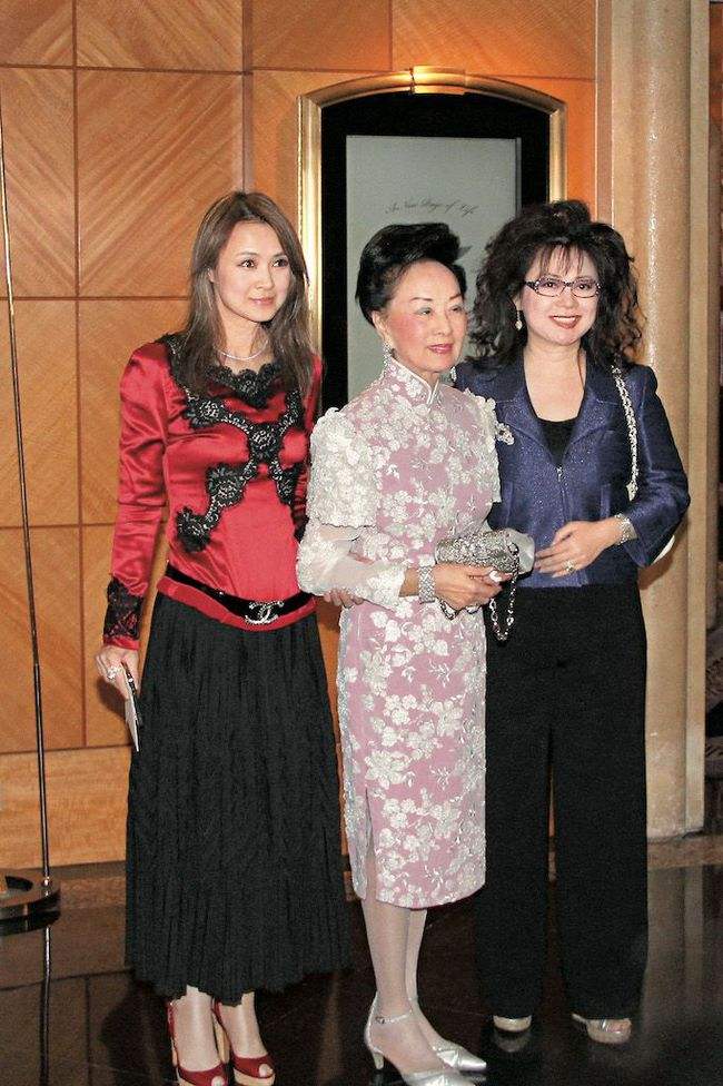 她是香港铜锣湾“主人”，一年光租金就25亿，家族是TVB前东家