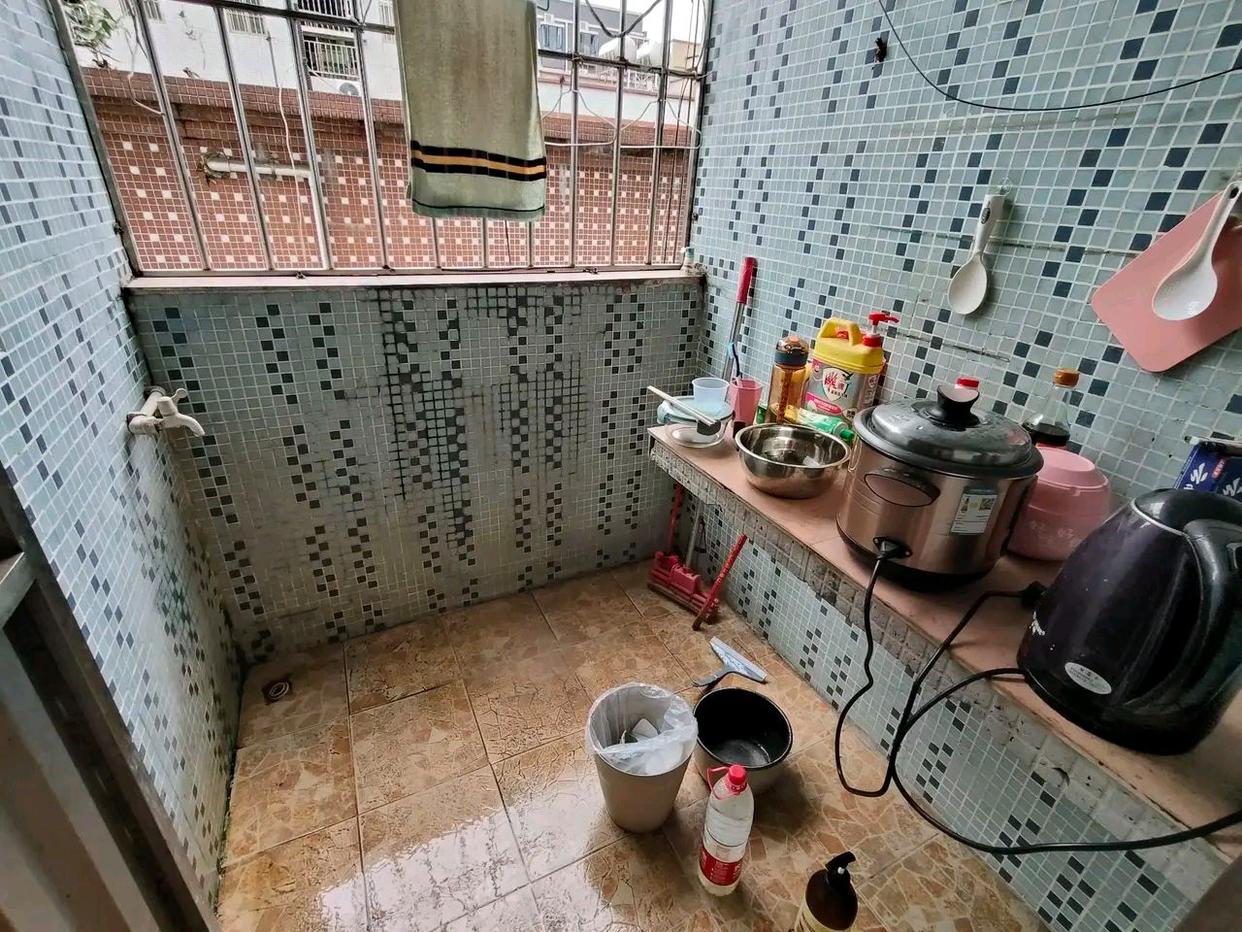 深圳工厂宿舍住12个人,深圳工厂4人间宿舍真实条件