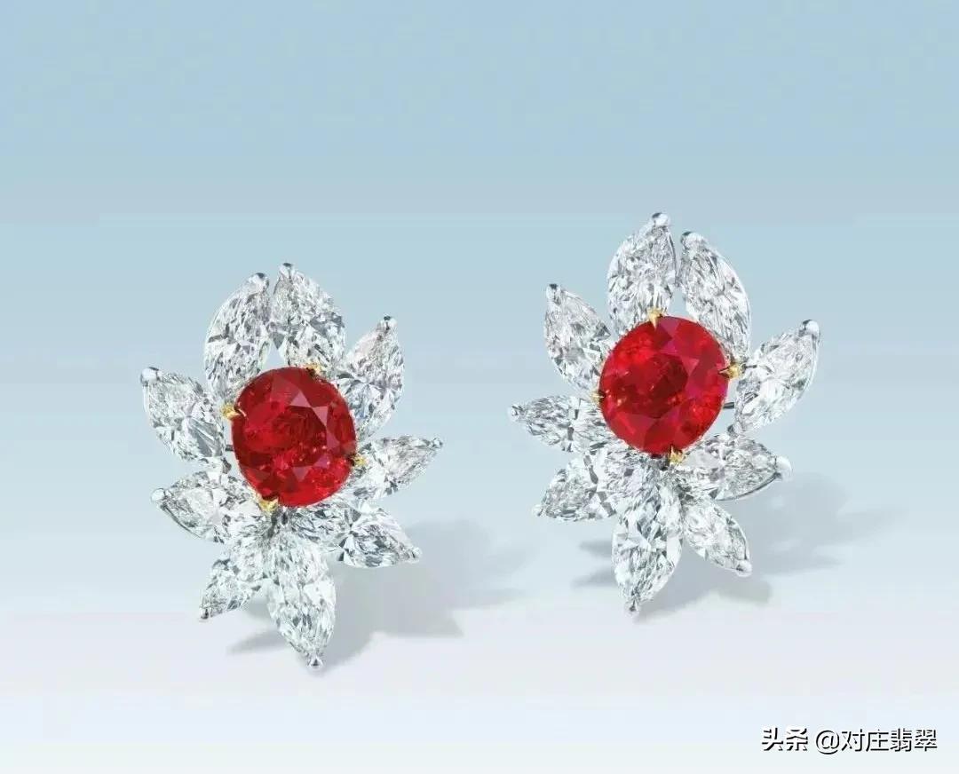 满色翡翠吊坠价格,香港佳士得拍卖翡翠手镯成交记录