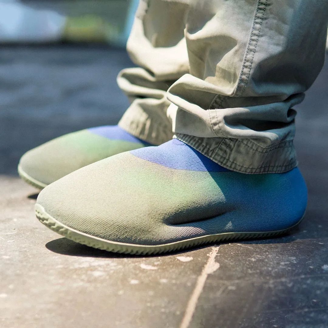 adidas重新发售yeezy (adidas yeezy积压库存超5亿美元)