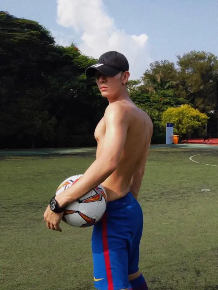 寸头帅哥王安宇肌肉,王安宇腹肌高清