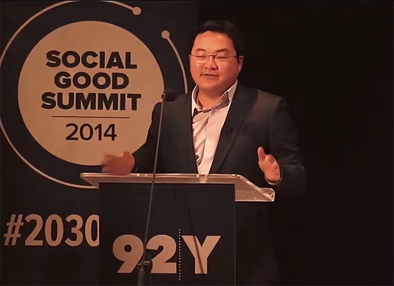 花几十亿骗世界名模,花300亿的华裔富豪