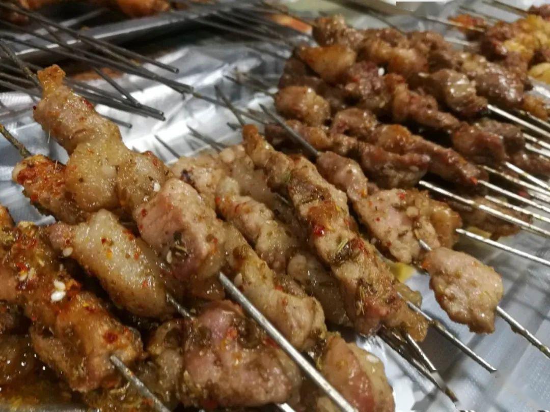 如今火热的淄博烧烤,火的一塌糊涂的淄博烧烤