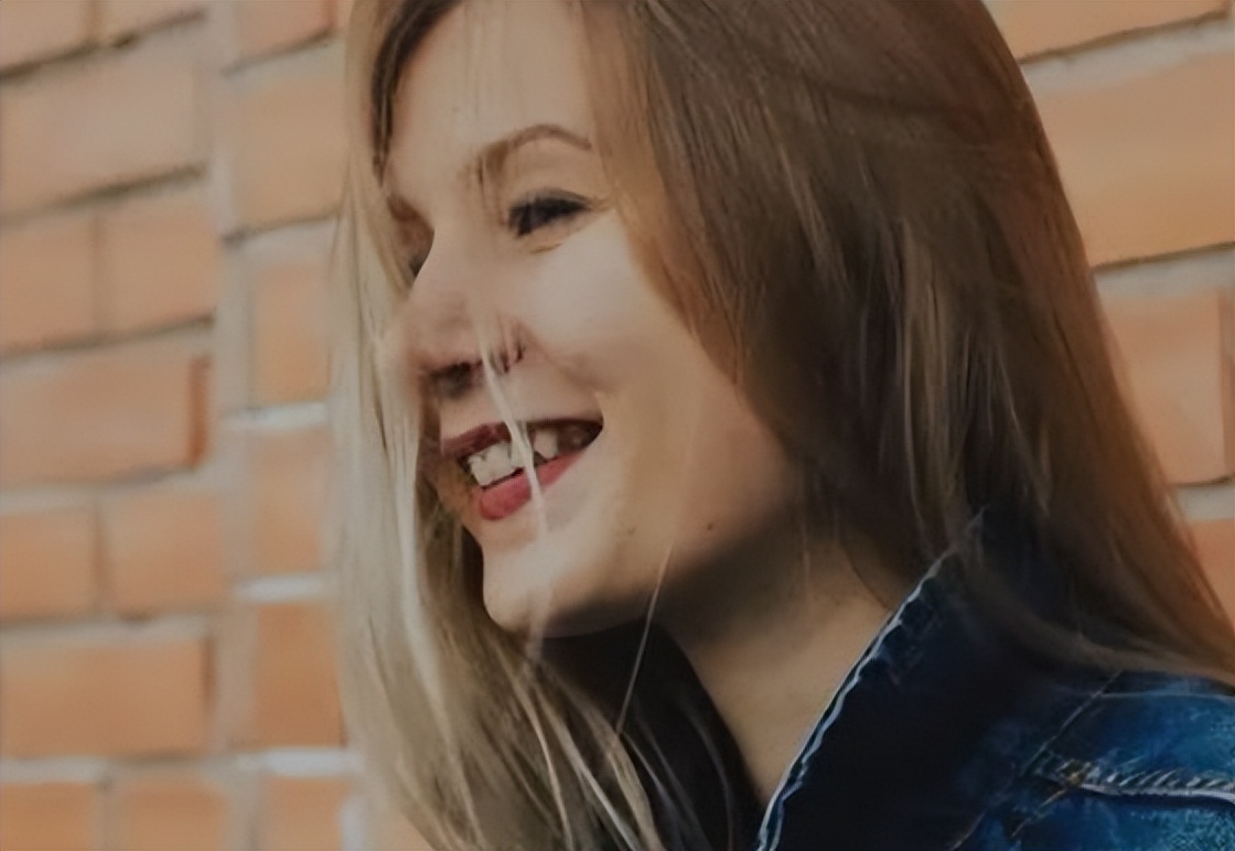 女子洗澡发现腋窝肿块,女孩洗澡时发现背后长了个痘痘