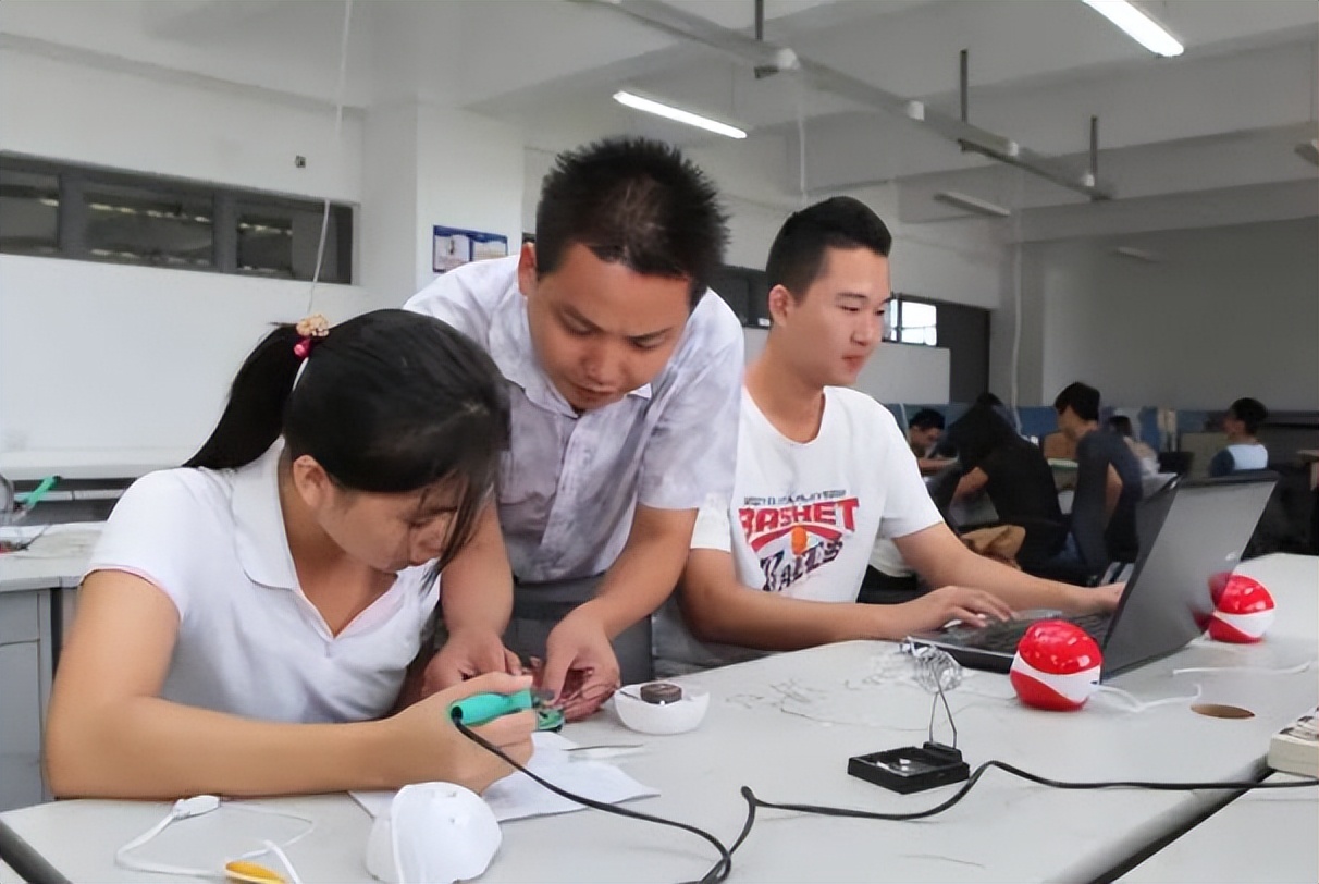 计算机有哪些热门专业就业前景好,未来5年比较有前景的专业