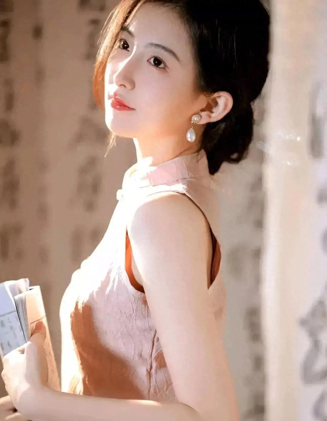 男人突然叫女人名字代表什么,男人喊别的女的名字意味什么