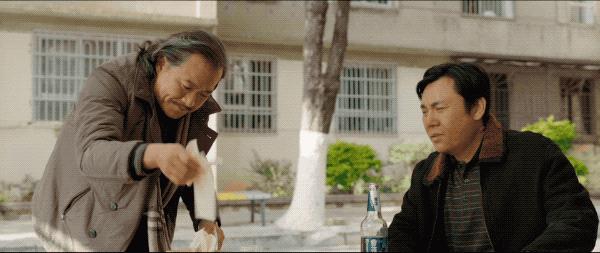 10年不接戏,他47岁靠配角走红,被赞“天才演技”!