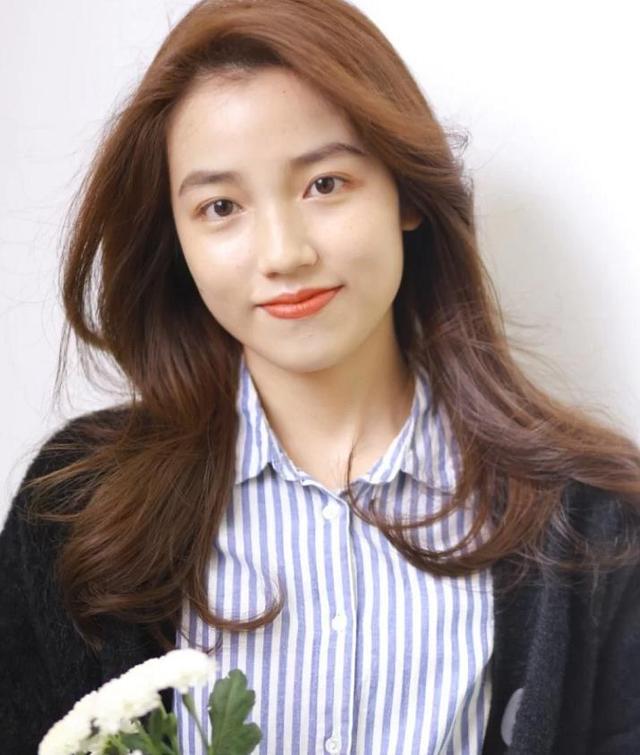 40到50瘦脸人剪什么发型好看,瘦脸发型女2020流行发型锁骨烫