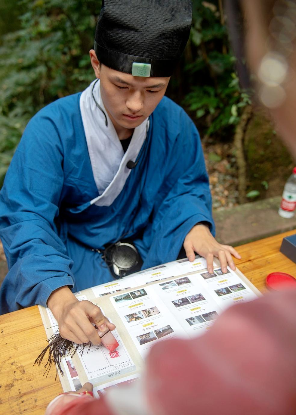 安徽齐云山江浙沪2-3天短途旅游,安徽齐云山沉浸式复古游