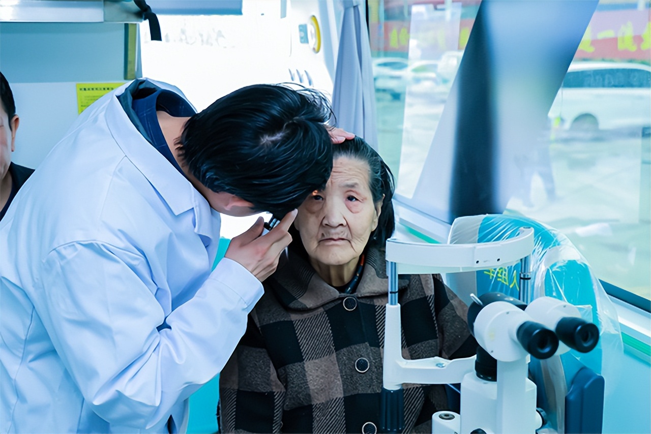 健康扶贫精准救助启动,健康扶贫之天使暖人间