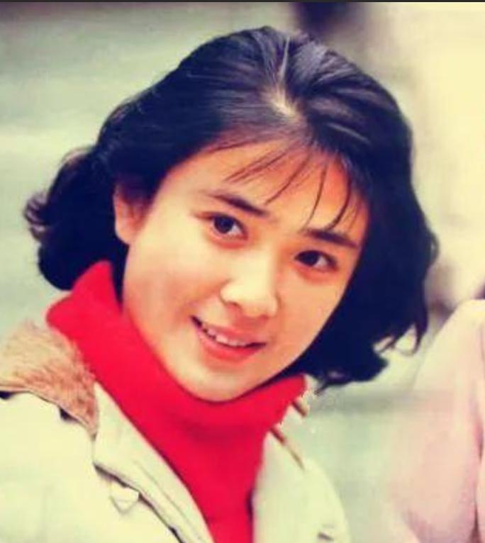 56岁傅艺伟曾是最美苏妲己,傅艺伟妲己最美瞬间为母祝寿