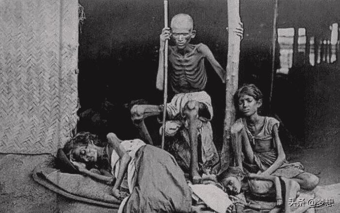 日军侵华兽行,日军当着国军的面杀俘虏