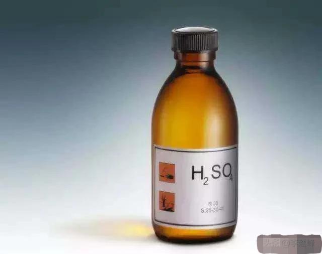 硫酸泼脸自救,硫酸泼到身上怎么自救