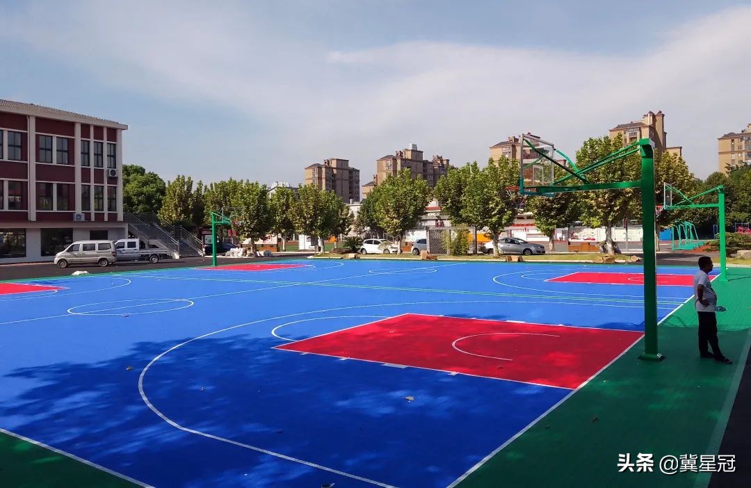 郑州硅pu球场塑胶地板怎么施工,室外悬浮运动地板