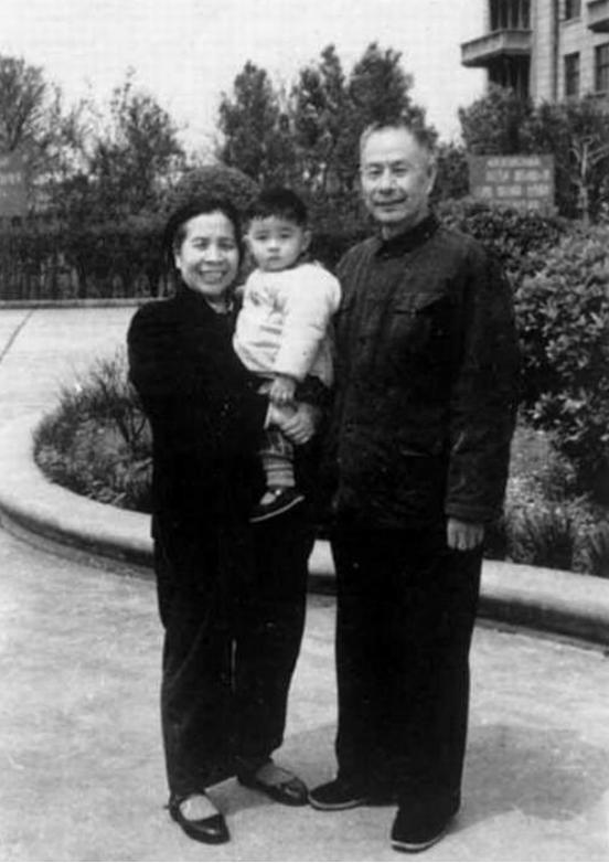 72年公安部长去世，讨论新任公安部长时，毛主席：曾山怎么样？