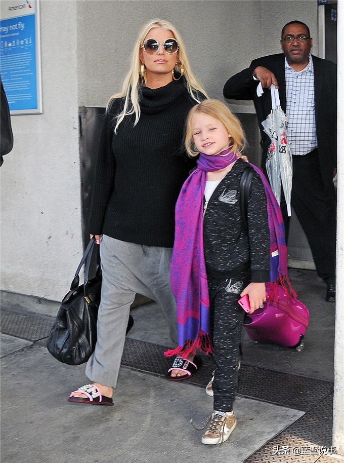 美国歌手杰西卡辛普森写真,杰西卡母亲凯瑟琳