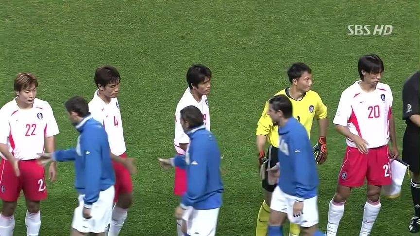 2002年足球世界杯中国对巴西,02年世界杯足球发生了啥