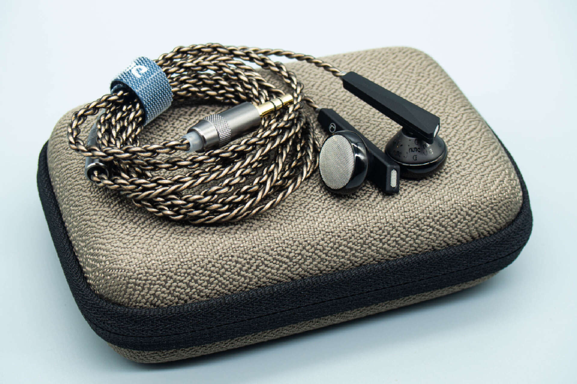 达音科alpha3和凯声,达音科alpha3和泰坦