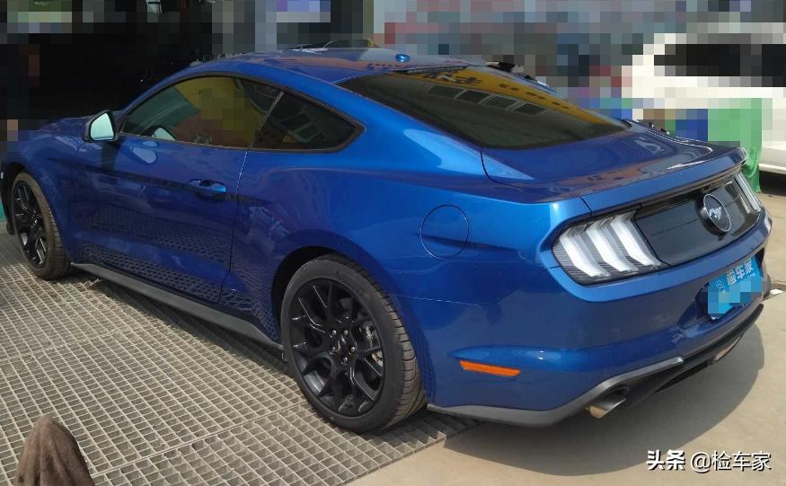 小伙子买了一台福特野马,小伙子买福特野马