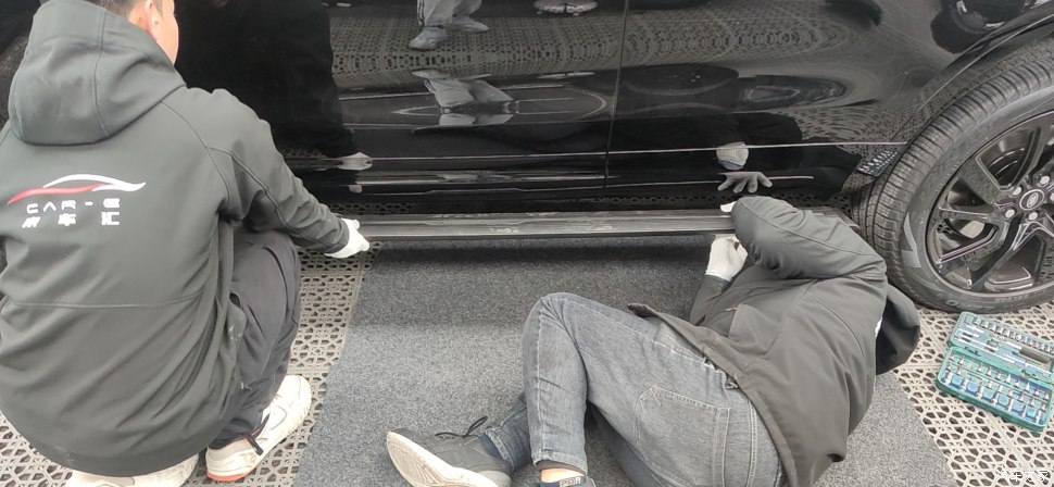 20款路虎发现5安装电动踏板,路虎发现5踏板改装过程