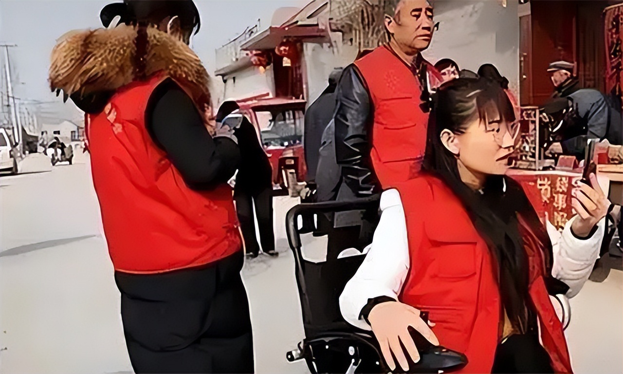 爬行妈妈董明英是什么村的,爬行妈妈董明英的日常生活