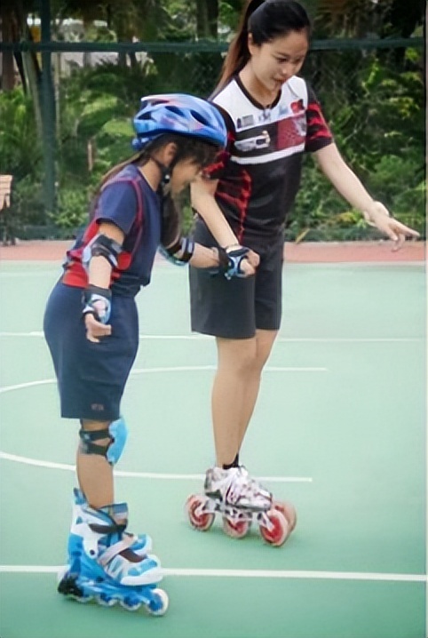 轮滑教程初学儿童版如何滑行,3-6岁儿童轮滑入门教程