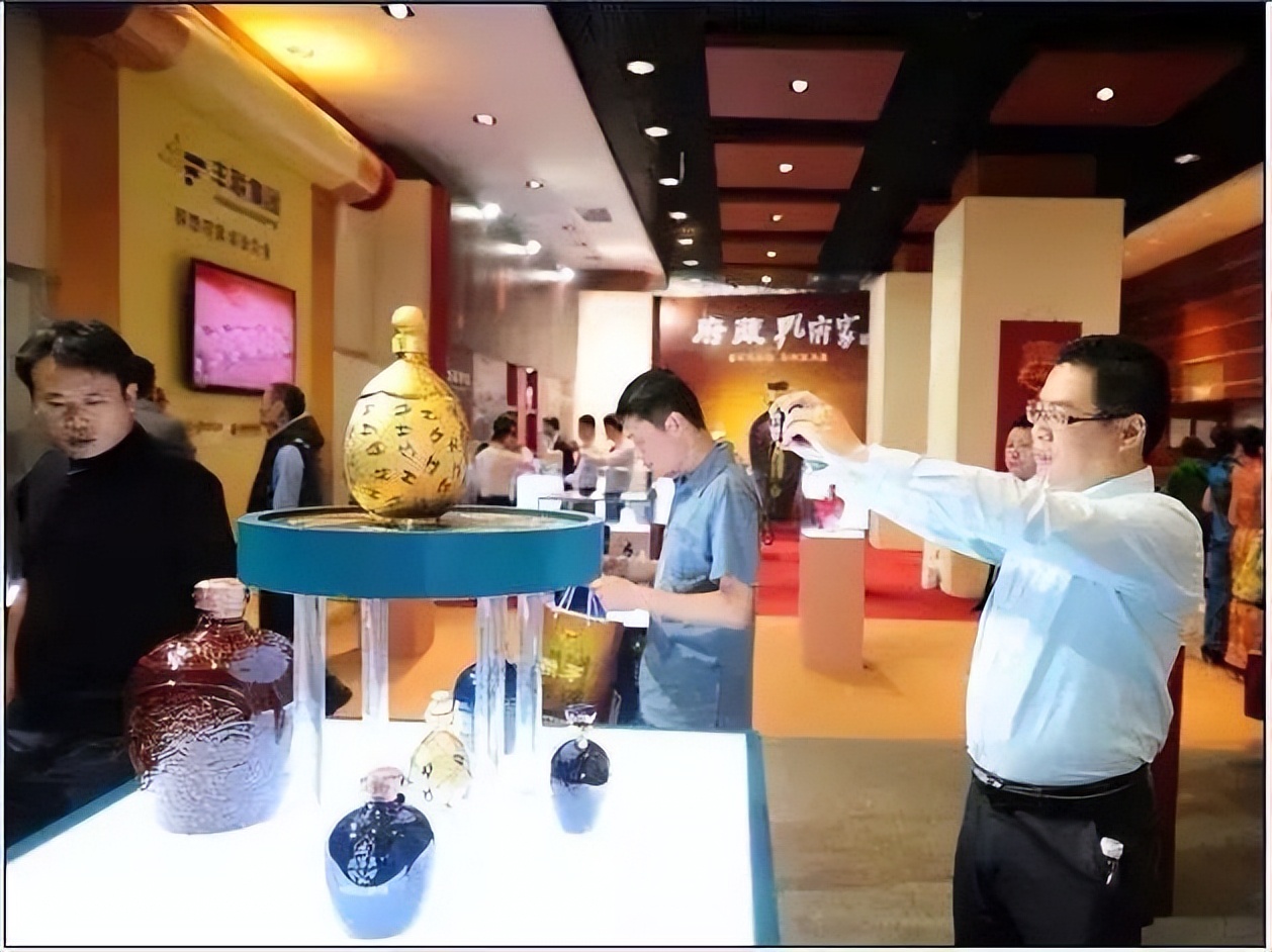 白酒狂热：新资本，黑历史，坐收渔利的卖铲人