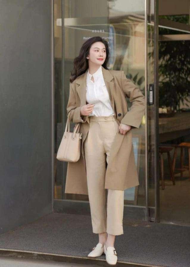 秋冬季杏色直筒裤的最佳搭配,杏色直筒裤怎么搭出慵懒风