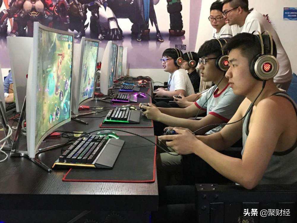 一年倒闭1.28万家,年轻人曾逃课也要去,如今为何成了夕阳产业?