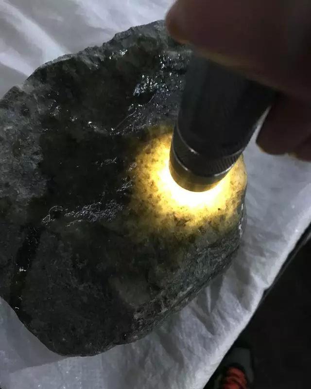 翡翠是老坑的好还是新坑的好,翡翠有哪些坑你都知道吗