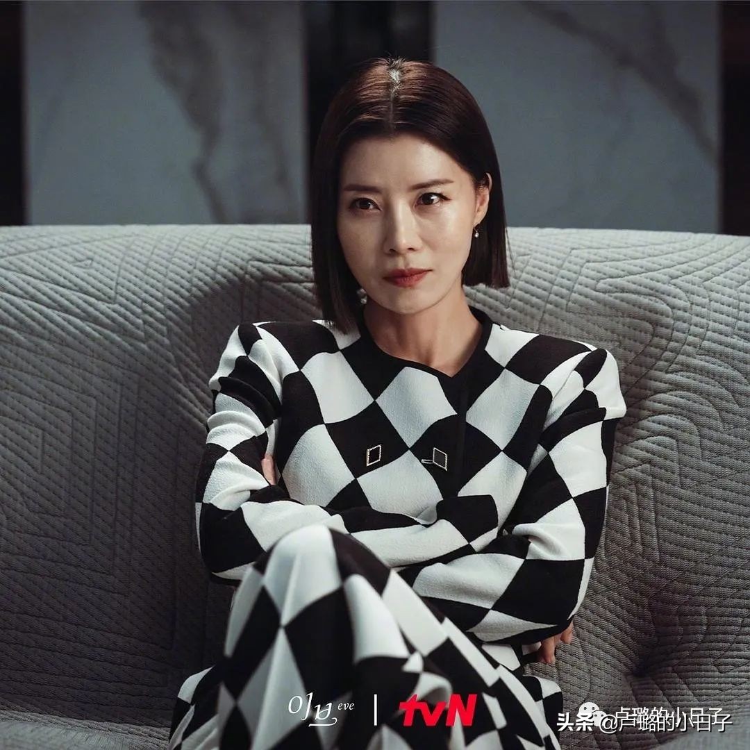 小三复仇勾搭总统女婿，除剧情，女主财阀级别的穿搭也值得一看