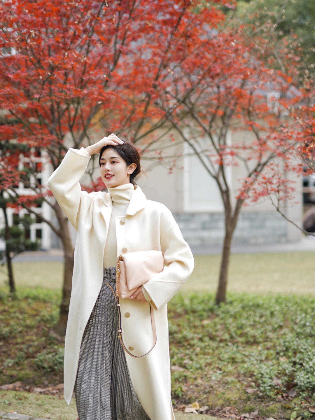 百褶裙长款搭配什么大衣好看,冬季50岁女人大衣百褶裙街拍