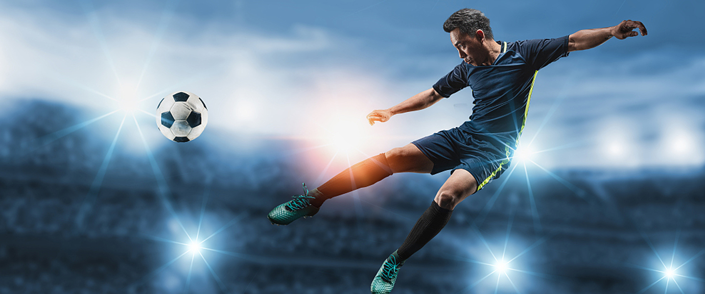 足球实用技巧之跨步急停转身,王之者足球培训中心