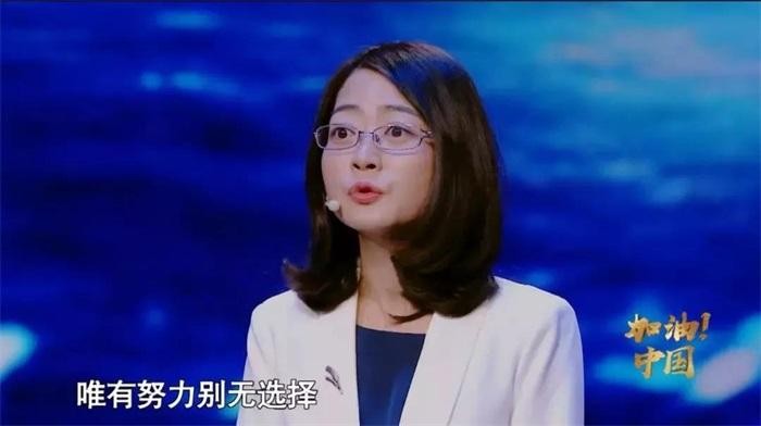 声临其境董卿到场全员起立,董卿出场众人起立