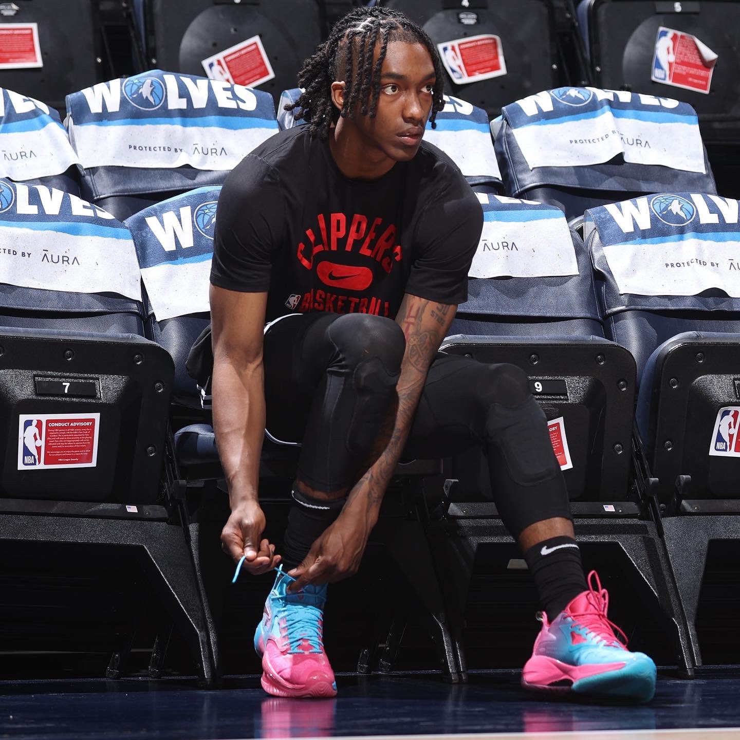 附加赛拉塞尔上脚鞋,拉塞尔李宁比赛