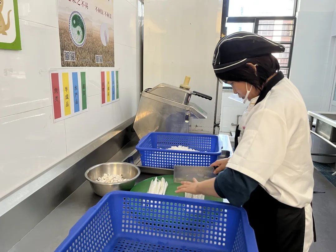 汕头市食品安全协会“食安在线”栏目组走进国澳希尔斯中冠幼儿园