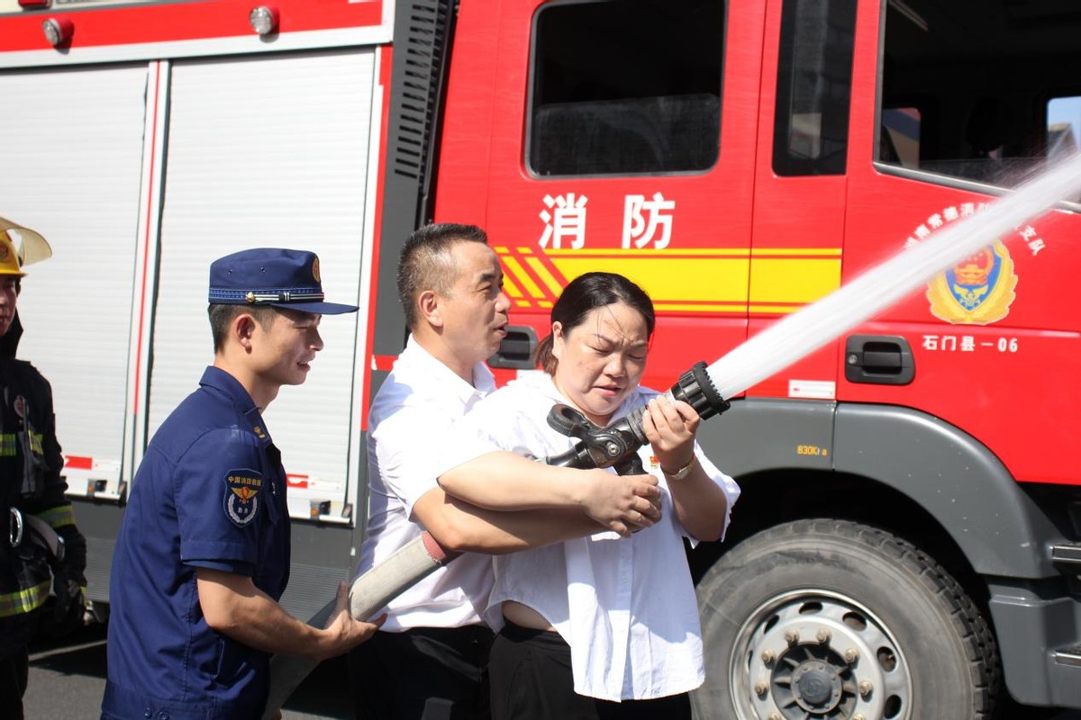 红十字会中秋节走访慰问活动,红十字会学校慰问活动