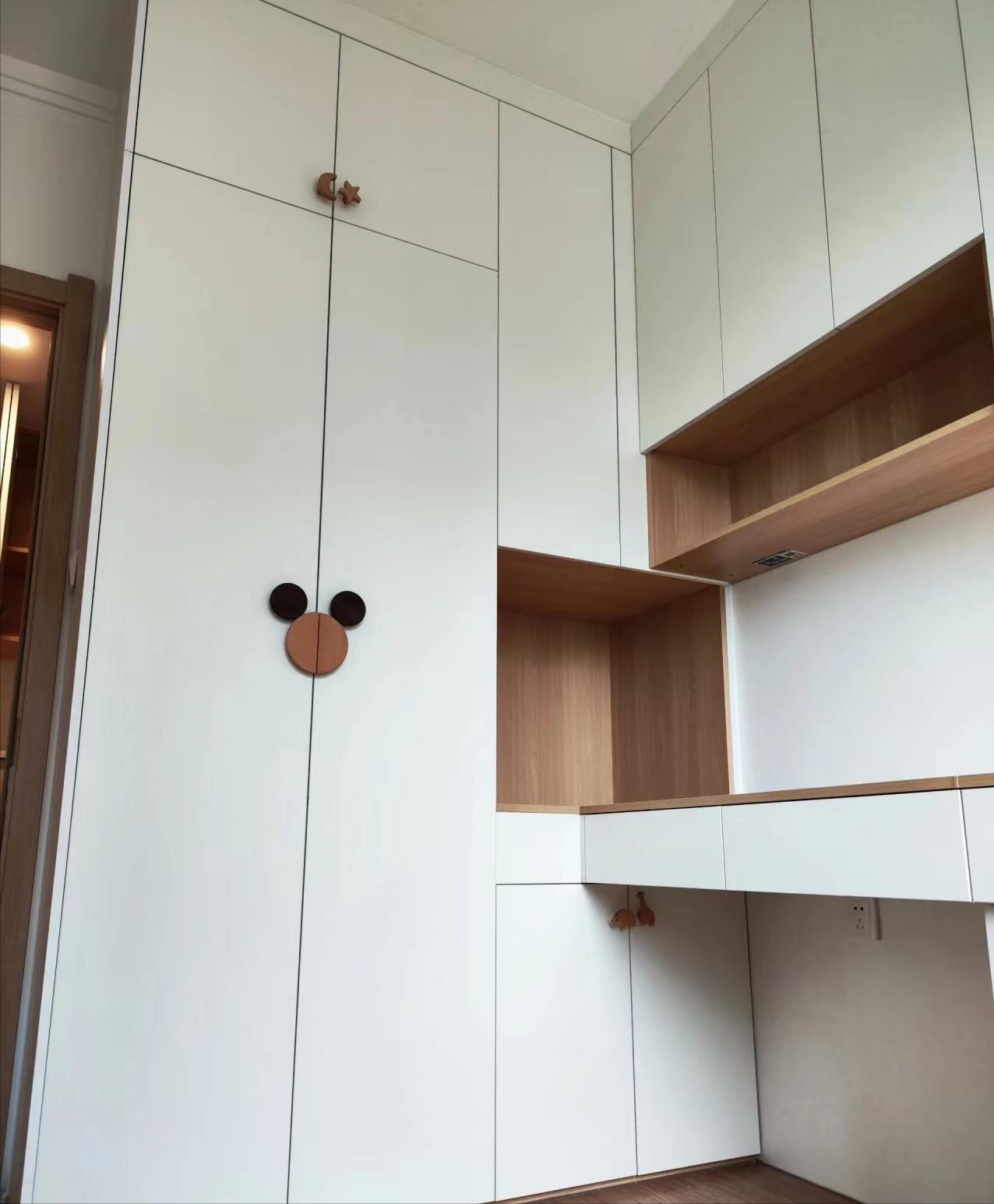 卧室太小家具冲突,衣柜门被挡如何解决?6种方案完美化解尴尬