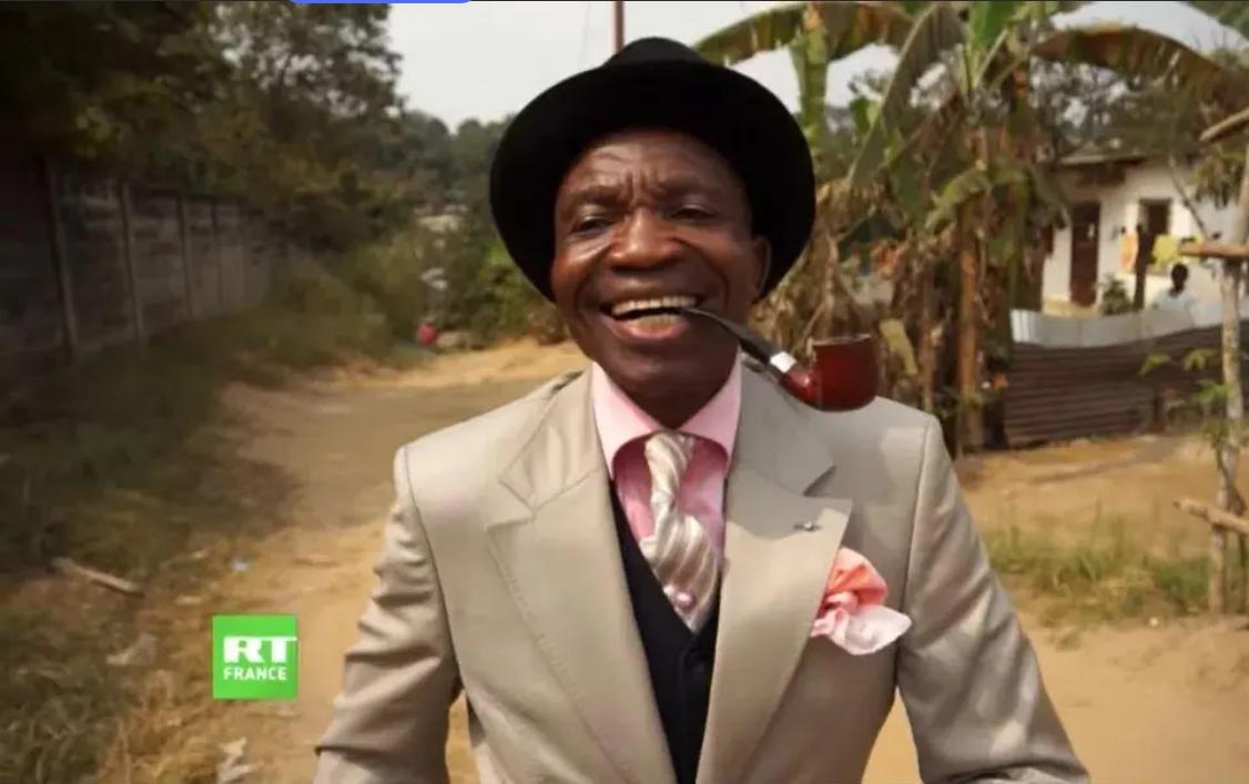 非洲穷人*款贷**20万买名牌，饿得吃树叶，也要买4万的鞋子出门显摆