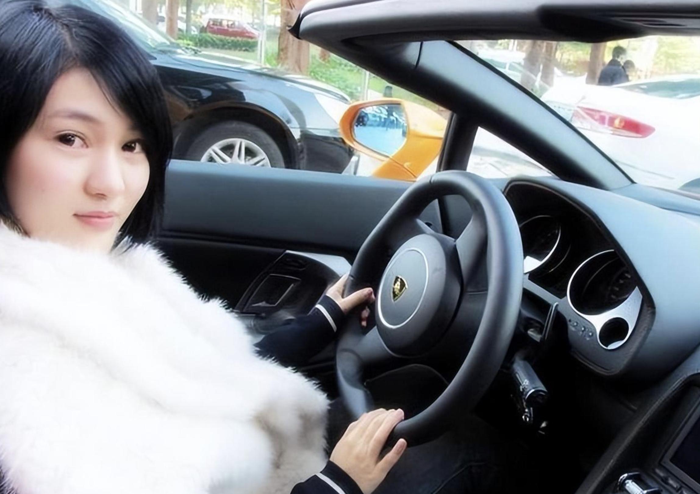 郭美美第一次进监狱判多久,郭美美犯过多少罪