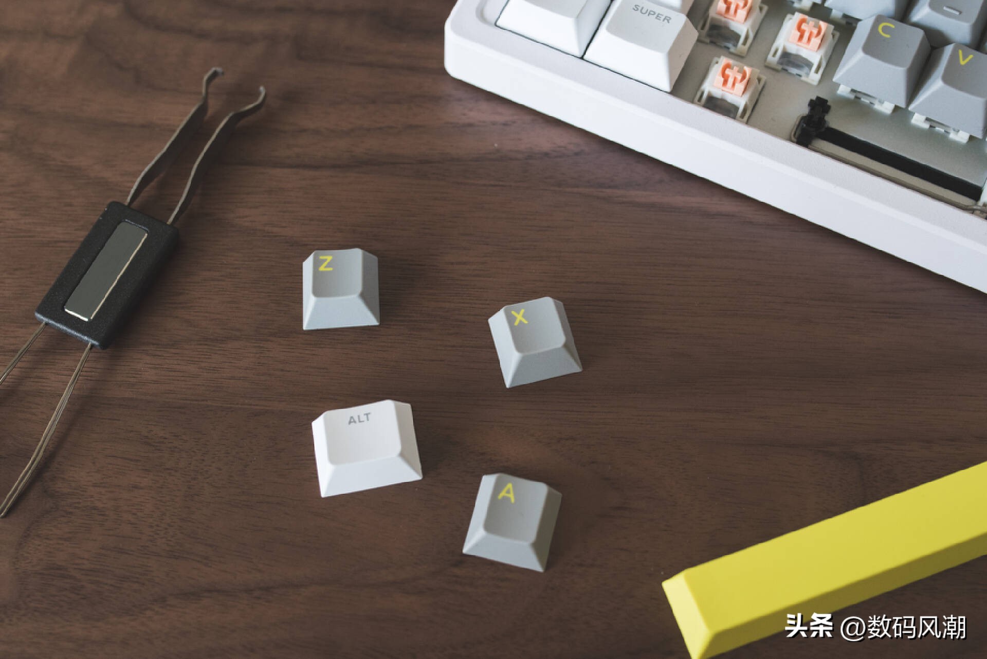 未来赛博美学,这会是客制化亲民的开始?IQUNIXQ66银迹上手详评