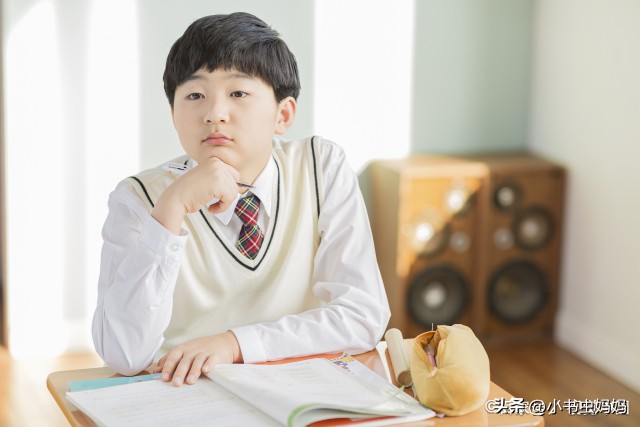 孩子上初中后无心向学，放纵成瘾？妈妈用4个方法，及时挽救了娃