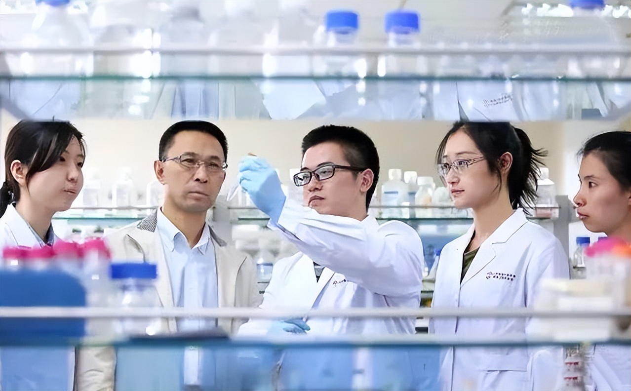 海霞嫁给科学家,海霞第一次婚姻丈夫是谁